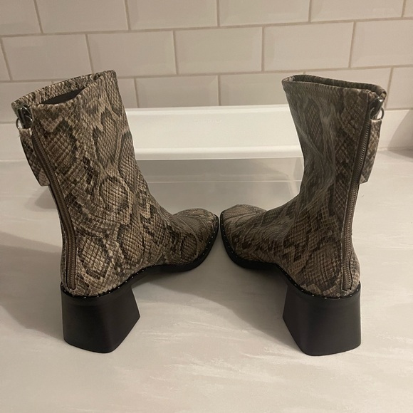 **NEW** Open Edit Giah Bootie in Snakeskin Size 8 - Picture 2 of 5